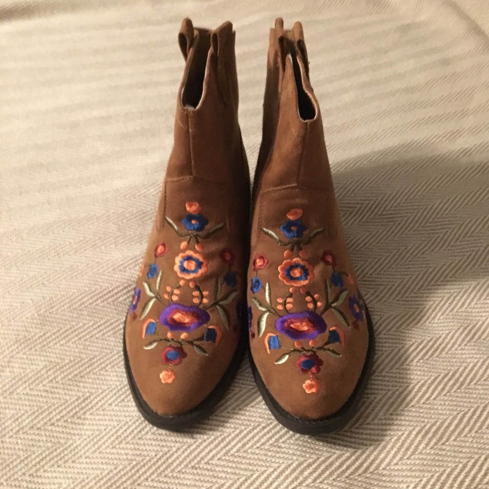 Embellished short suede western boots